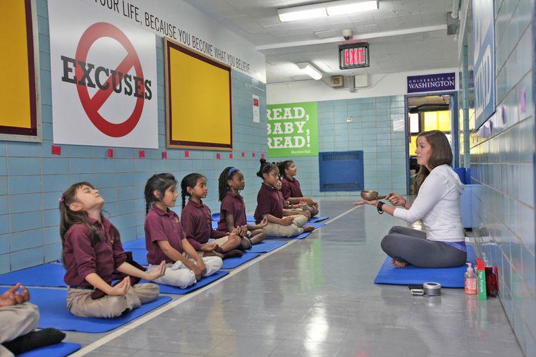 yoga para niños escuela