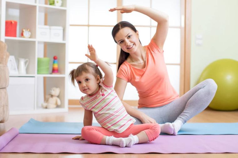 yoga para niños pequeña