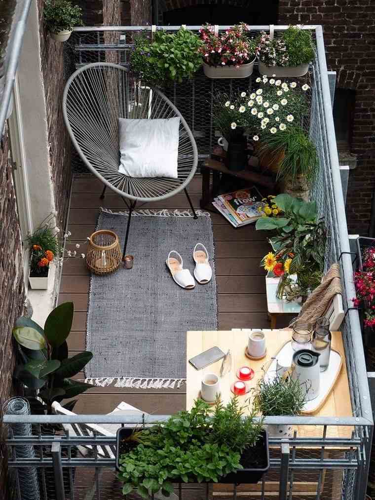 decorar balcón pequeño comodo