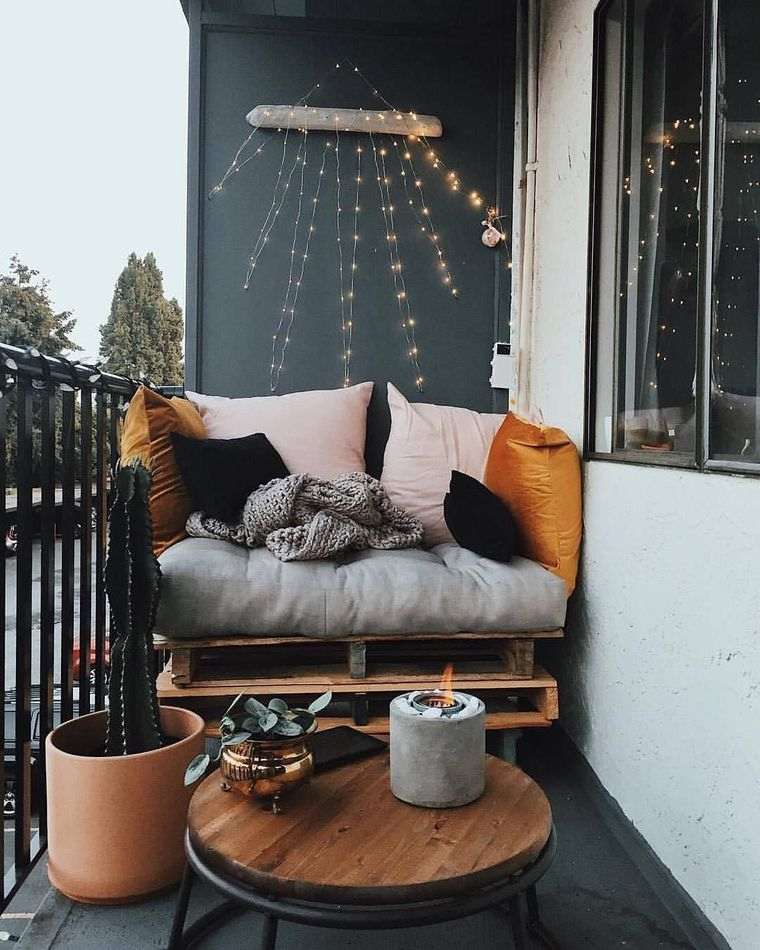 decorar balcón pequeño paletas