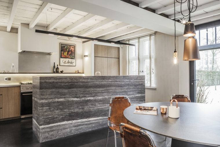 Cocinas con vigas de madera para un aire rústico en el espacio moderno