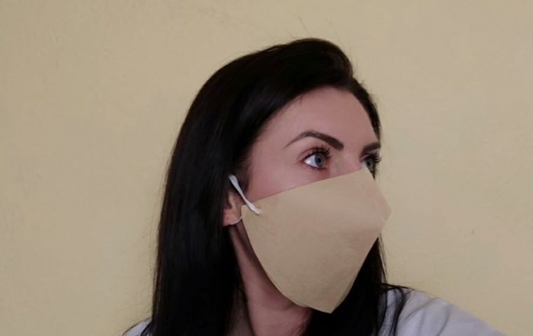 máscara protectora con filtro cafe