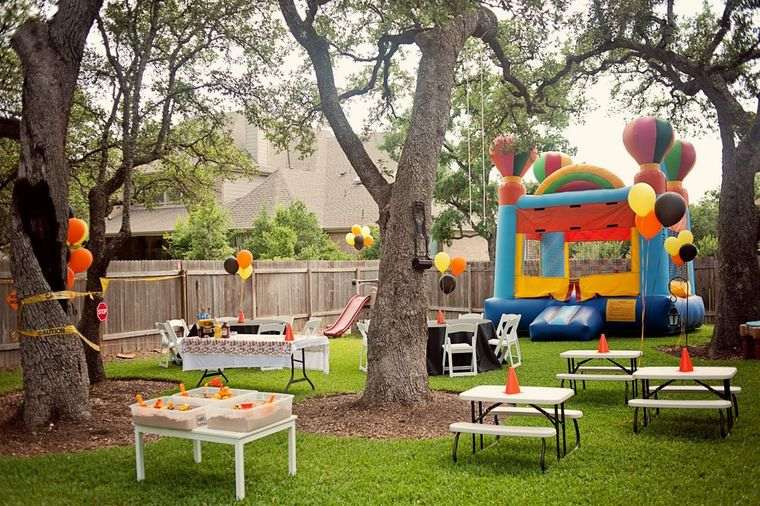 fiesta de cumpleaños en el patio
