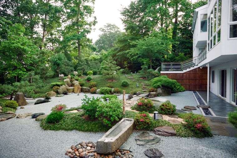 jardín japonés con agua
