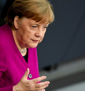 Merkel advierte sobre el riesgo de un nuevo brote mientras Alemania levanta el cierre