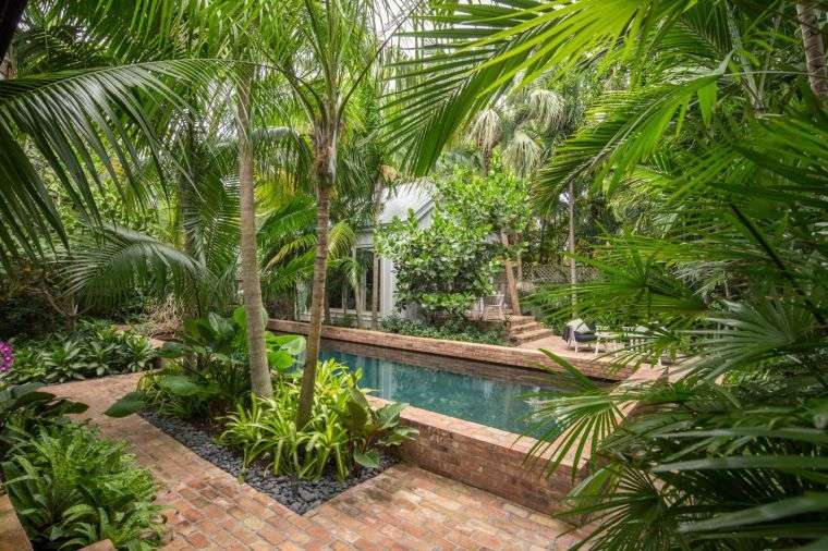 piscinas-pequenas-jardin-tropical