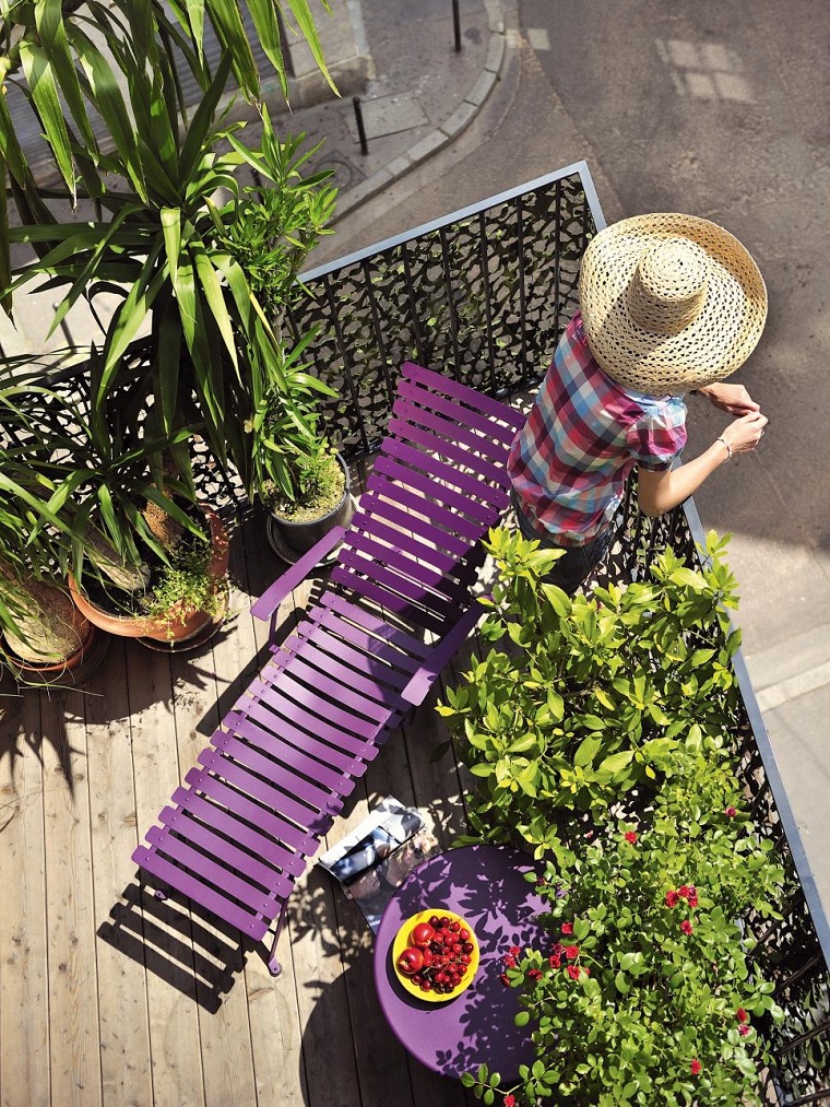 tumbona-purpura-balcon-diseno