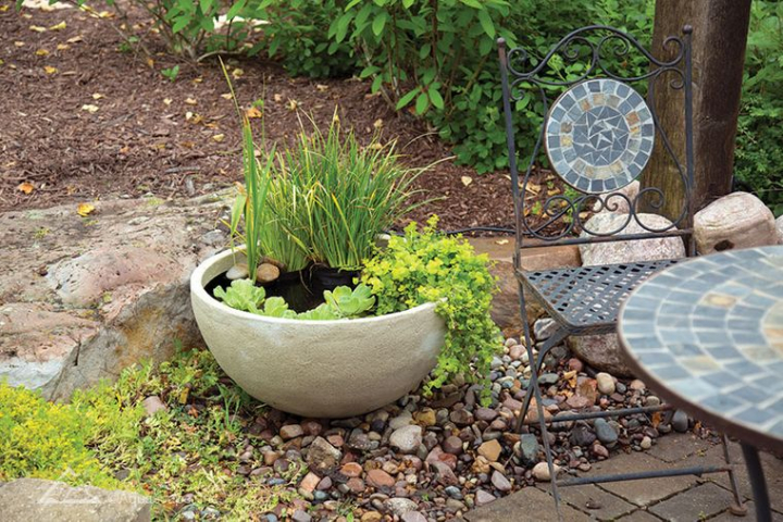 Estanque pequeño en tu jardín para añadir encanto a tu decoración al