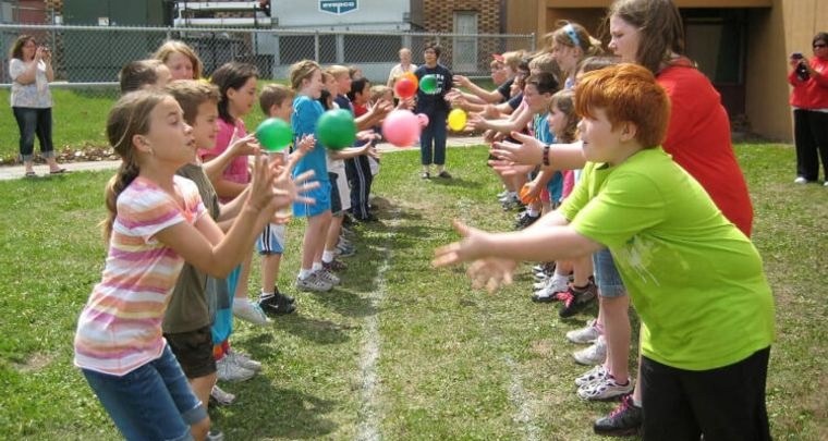 fiestas infantiles lanzar globos agua