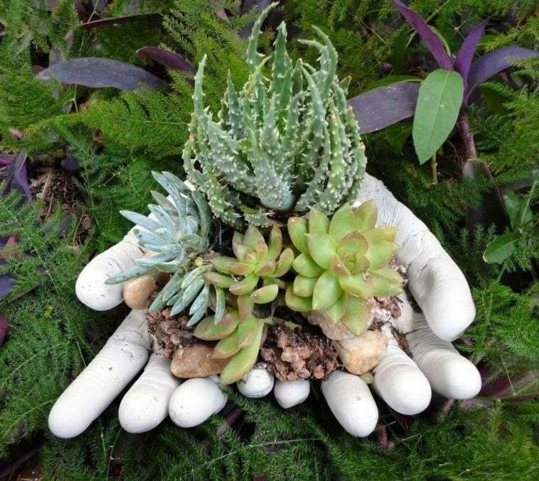 figuras para jardín manos