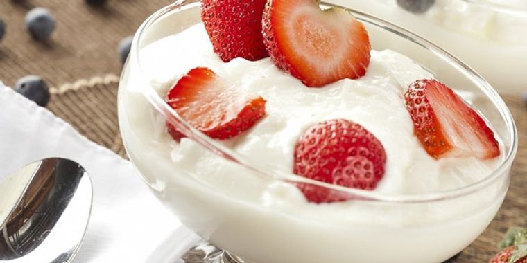 combinación de alimentos dañina yogur fruta