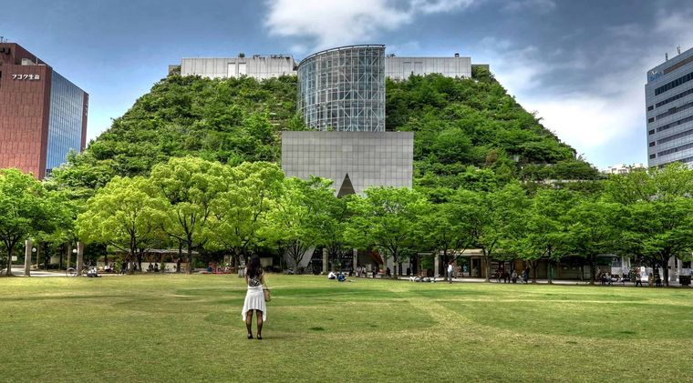 edificios ecológicos across fukuoka