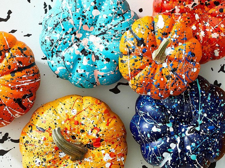 calabazas decoradas salpicadas