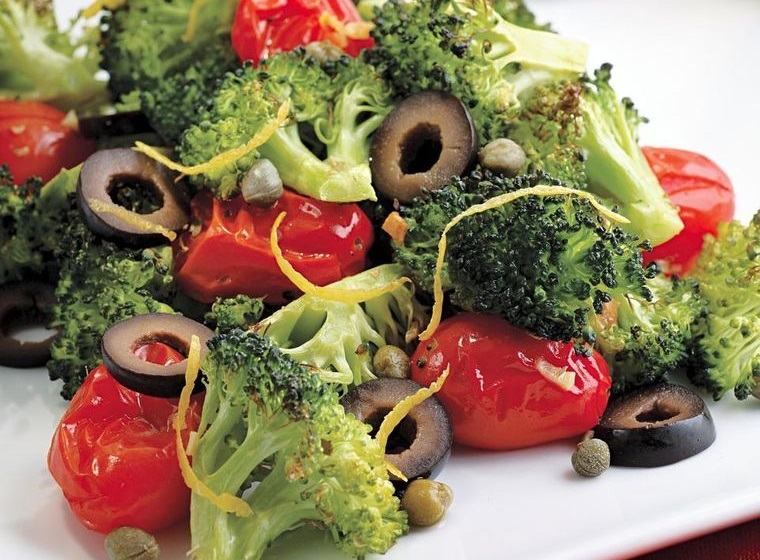 combinación de alimentos brocoli tomate