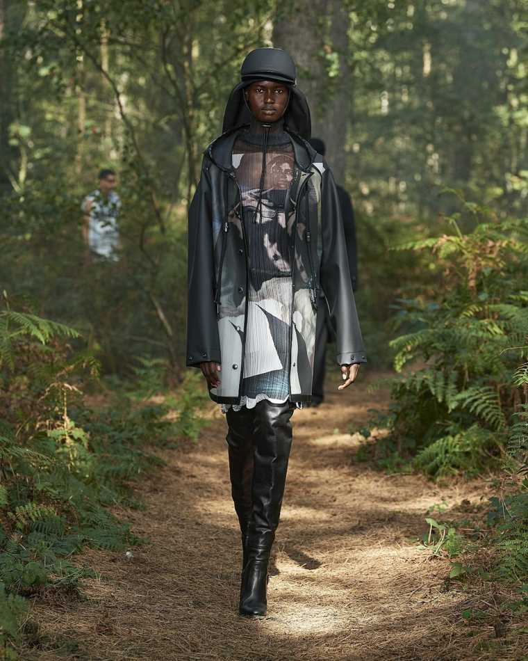 Moda primavera verano 2021-burberry-ropa-negra-mujer