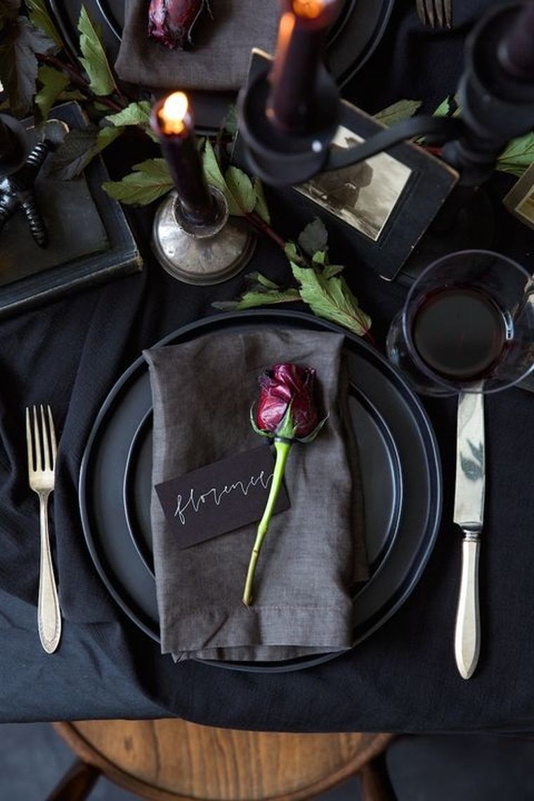 platos-negro-mesa-halloween