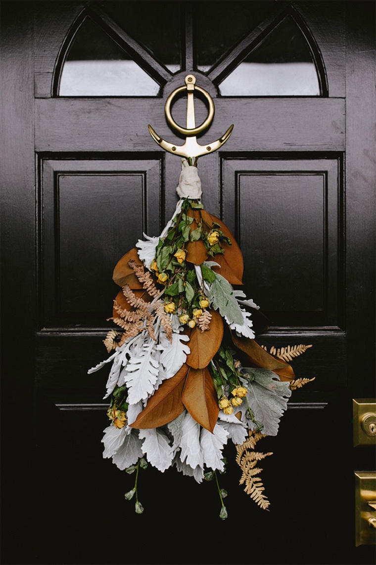 Decorar la puerta de entrada para Navidad - DIY coronas navideñas 2020