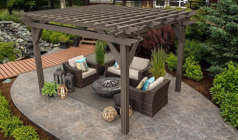 Decoración rústica para transformar tu patio trasero en un oasis natural