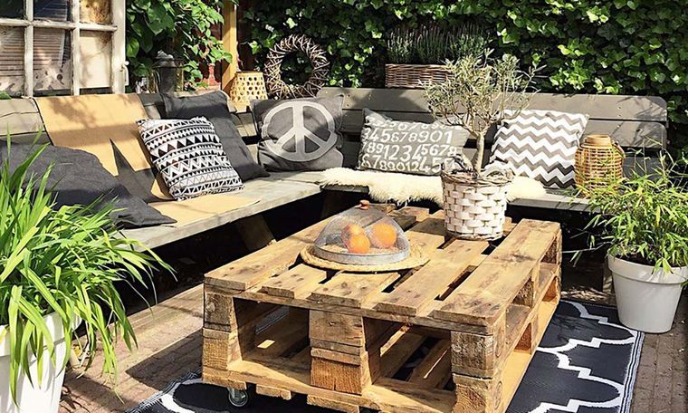 Decoración rústica para transformar tu patio trasero en un oasis natural