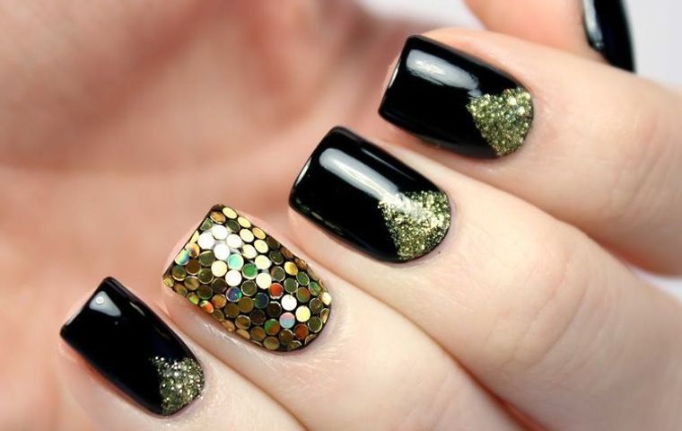 diseños de uñas navideñas con negro