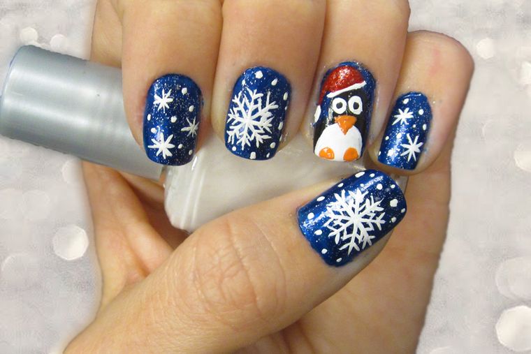 diseños de uñas navideñas en azul