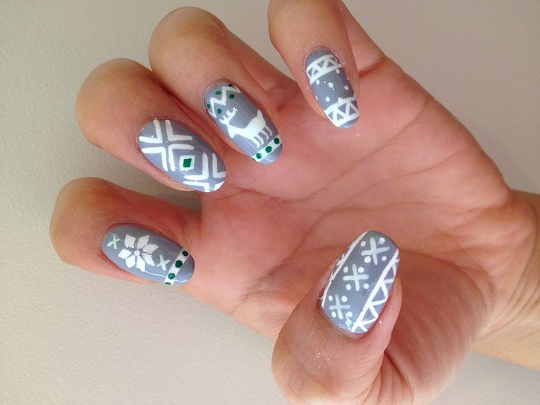 diseños de uñas navideñas sueter