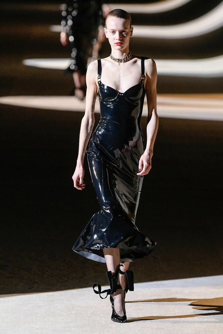 saint-laurent-vestido-negro-largo