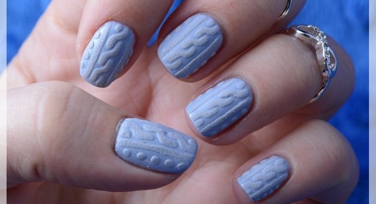diseño de uñas azul claro