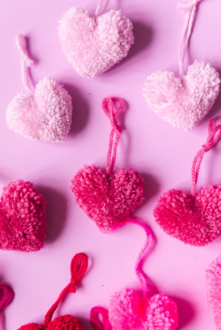Planes-para-San-Valentin-2021-ideas-corazones-colgar