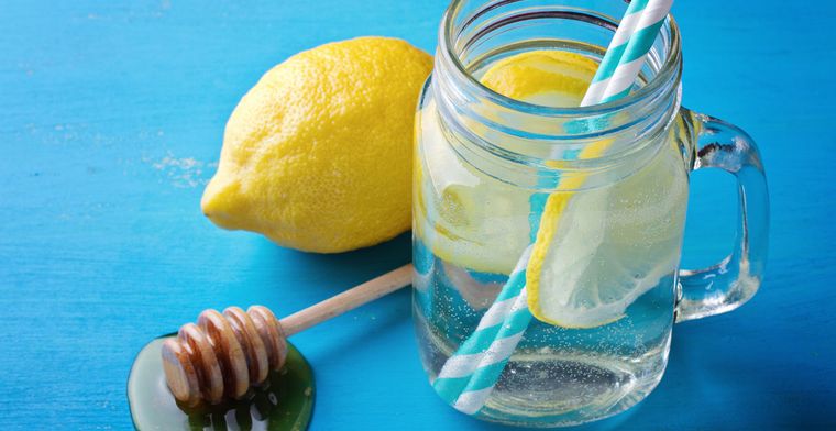 beneficios de beber agua con limon aumenta inmunidad