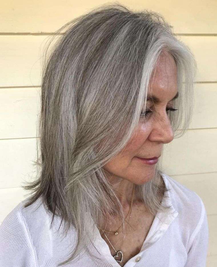 color-cabello-mujer-50-anos-cabello-largo