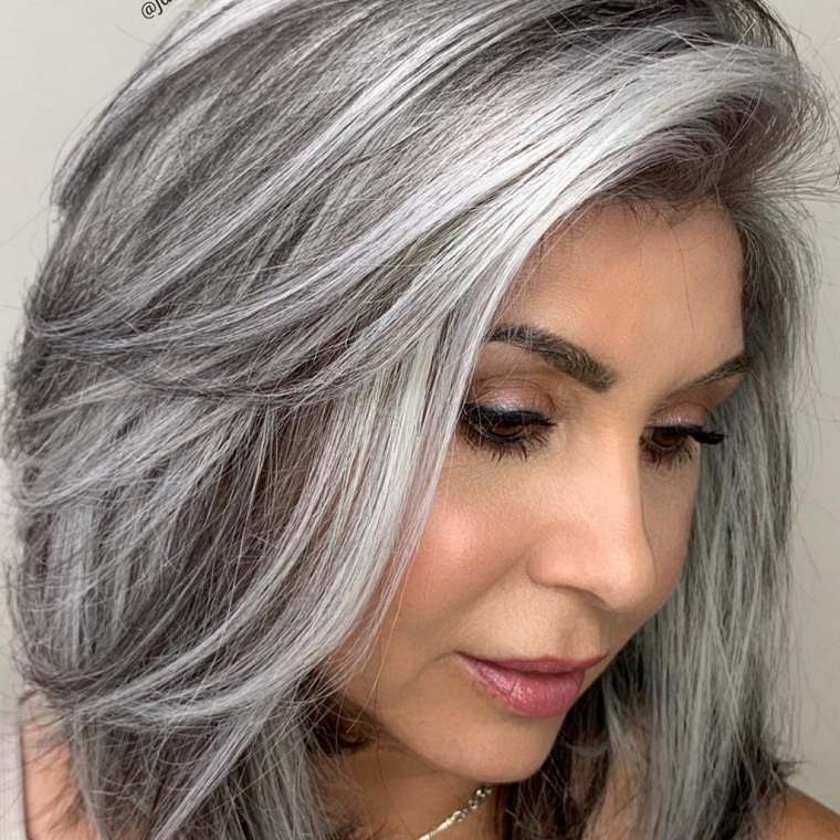 color de pelo gris-corte-bob-largo