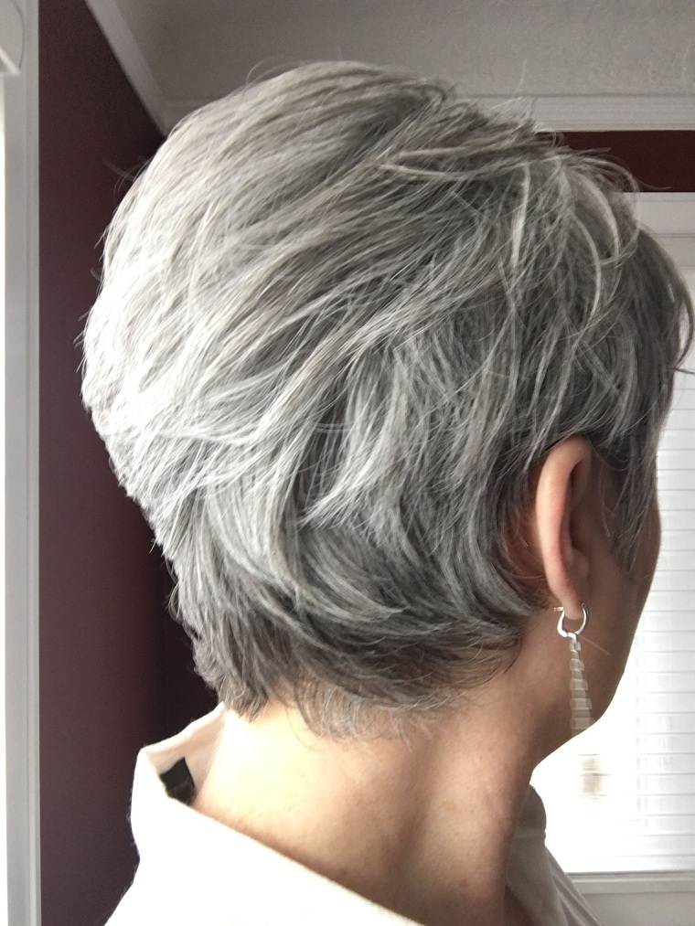 color-de-pelo-gris-corte-volumen