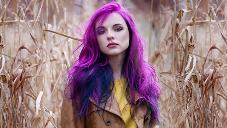 color morado tendencia cabello mujer