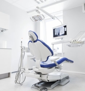 ¿Cuál es una de las herramientas esenciales en un consultorio dental? Un autoclave pequeño