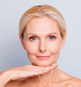 Cuidado facial – Consejos fáciles y naturales para después de los 50 años