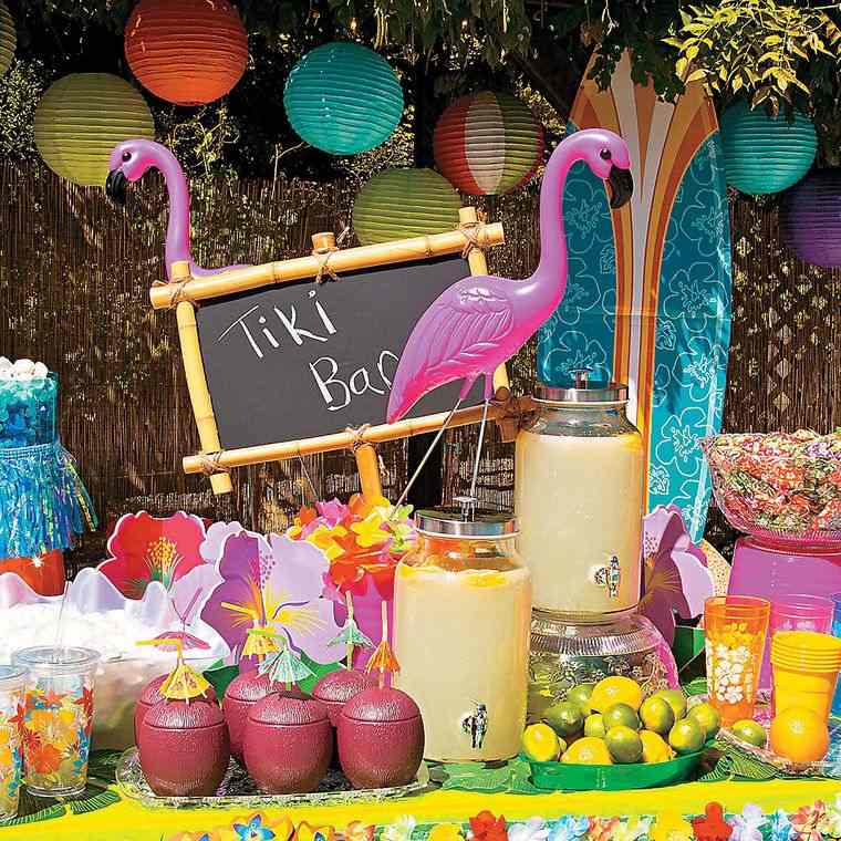 cumpleaños decoracion con bebidas tropicales