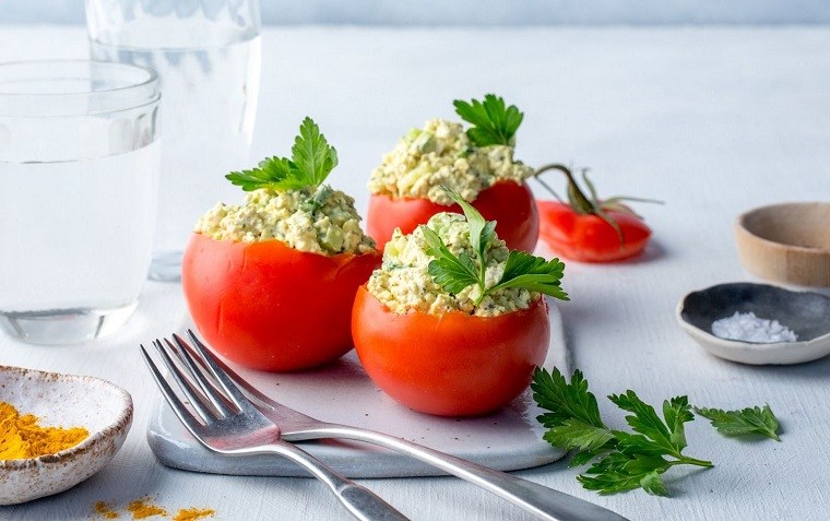 ensalada de primavera dieta-tomates rellenos