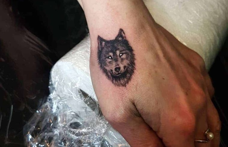 tatuajes de lobo fuerte personalidad