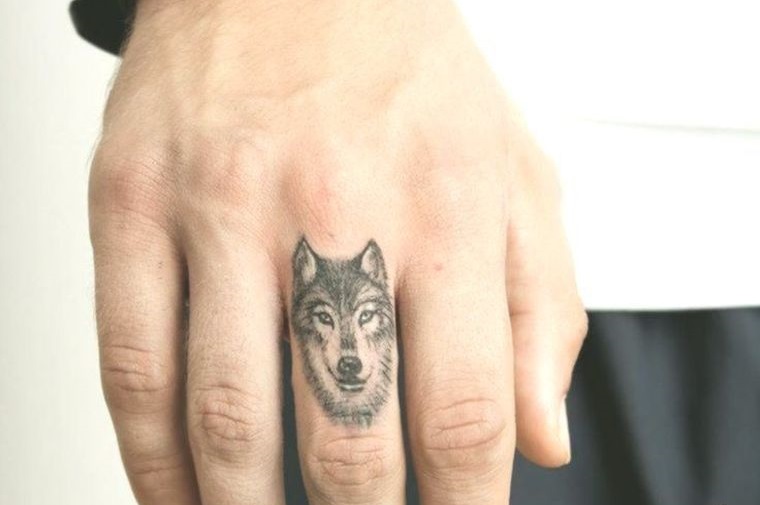 tatuajes de lobo pequeño