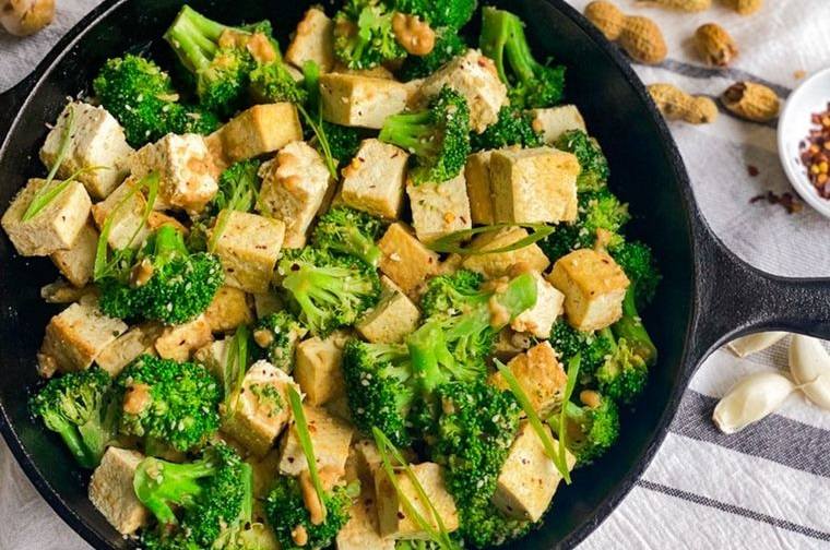 cena vegana tofu brocoli
