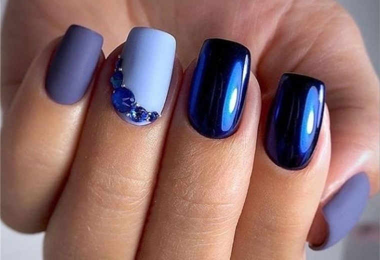 manicura elegante tonos azules