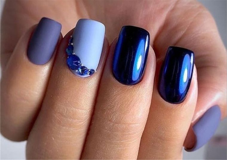 manicura elegante tonos azules