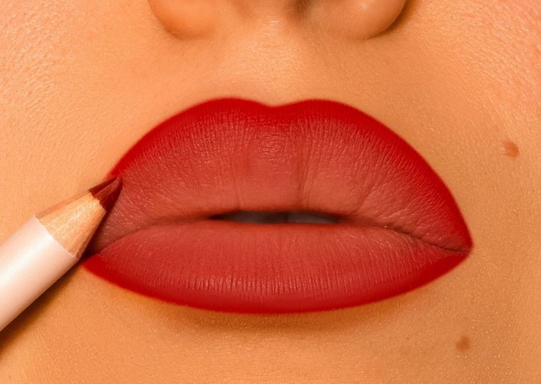 maquillaje delineador labios