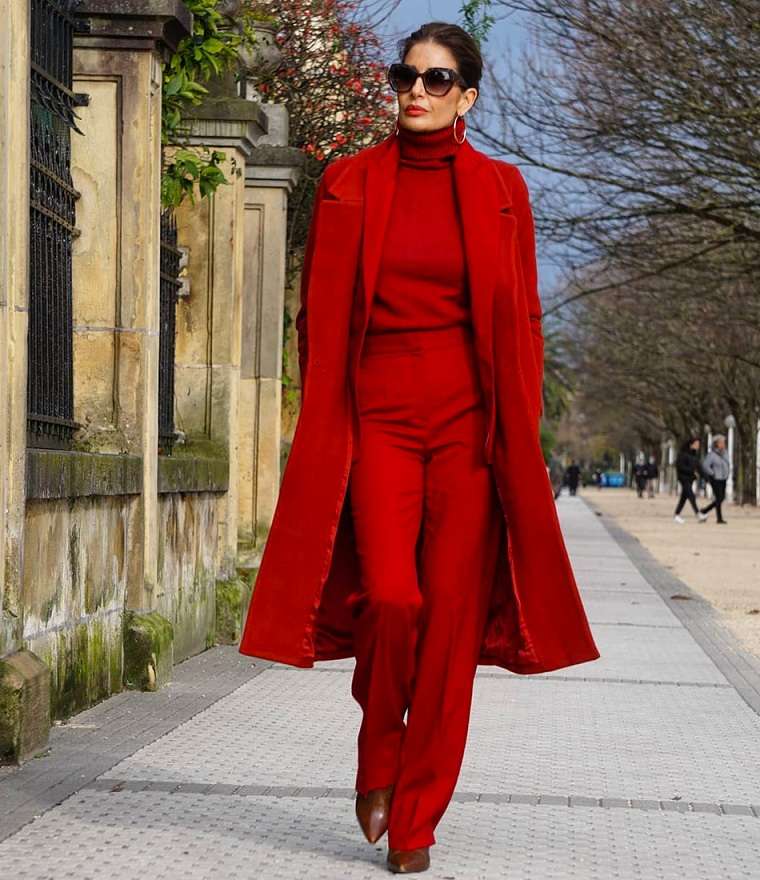 ropa-mujeres-mayores-de-50-anos-traje-rojo-estilo