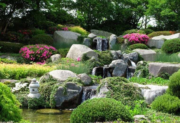 jardín de rocalla diseño con cascada