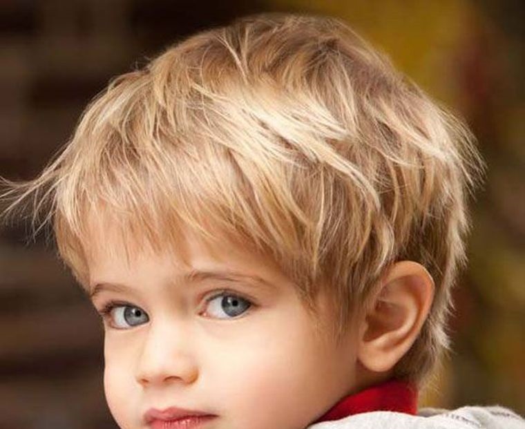 Стрижка на мальчика на светлые волосы фото