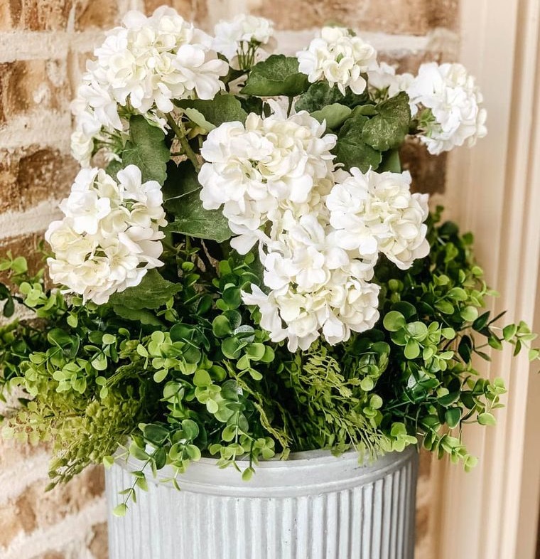 Flores artificiales para decorar el exterior e interior de tu hogar