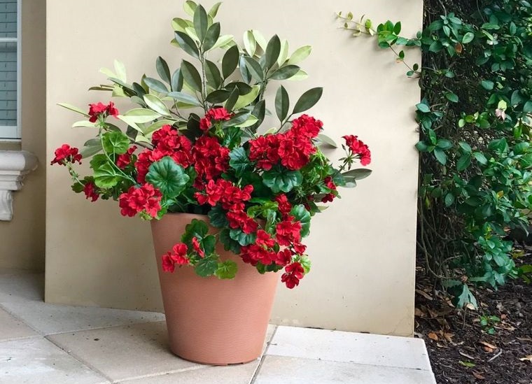 Flores artificiales para decorar el exterior e interior de tu hogar