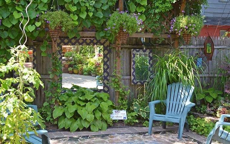ideas para jardines pequeños espejos exterior